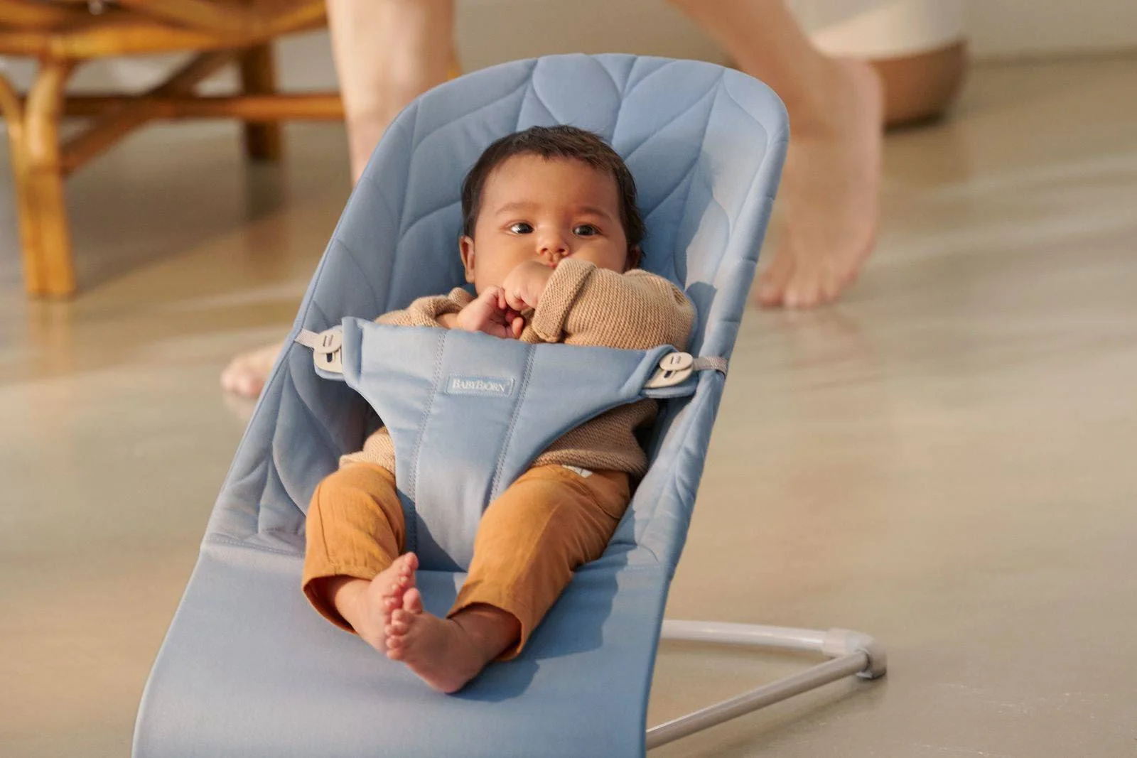 Кресло-шезлонг BabyBjorn Bliss Woven Petal Quilt Blue foto