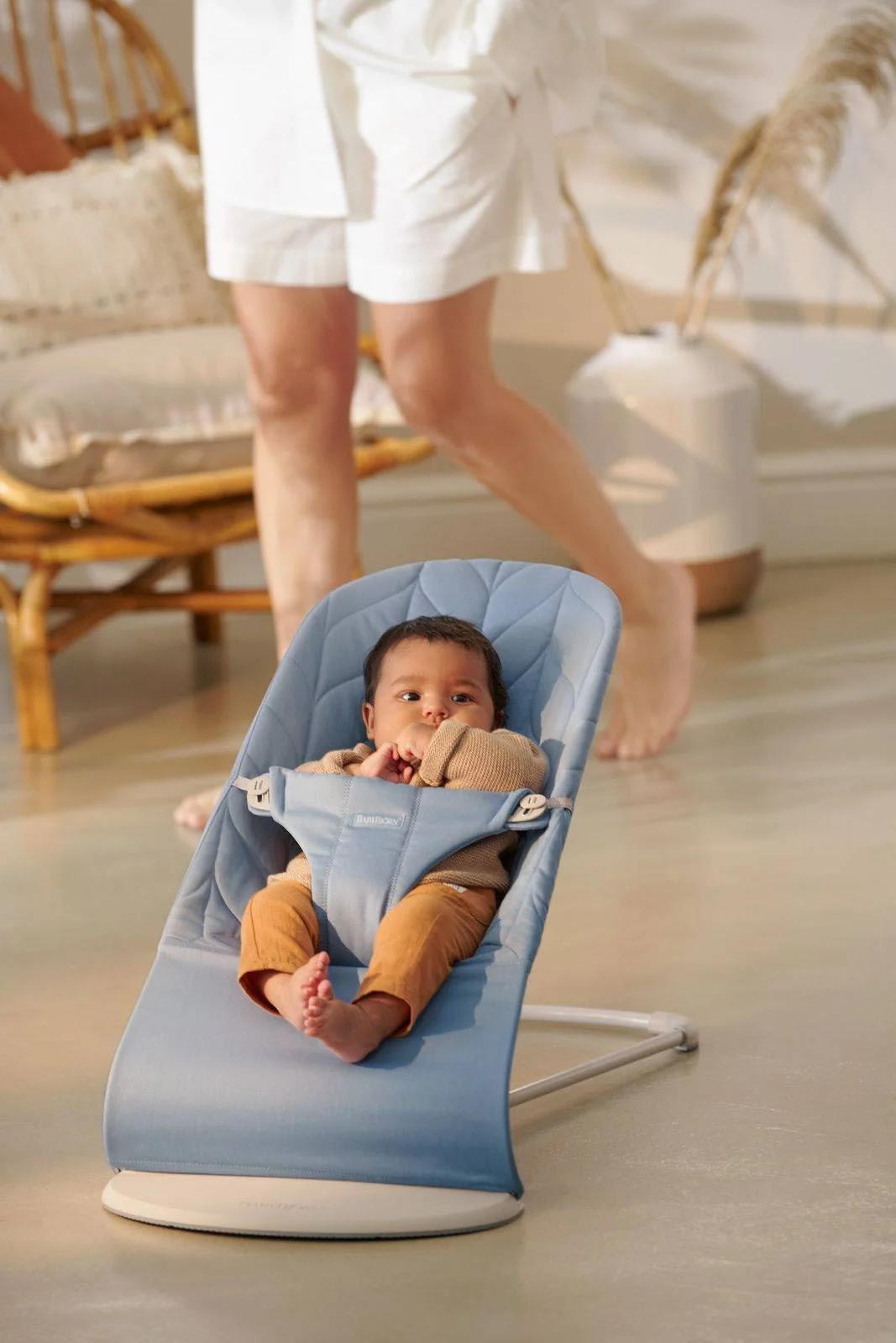 Кресло-шезлонг BabyBjorn Bliss Woven Petal Quilt Blue foto