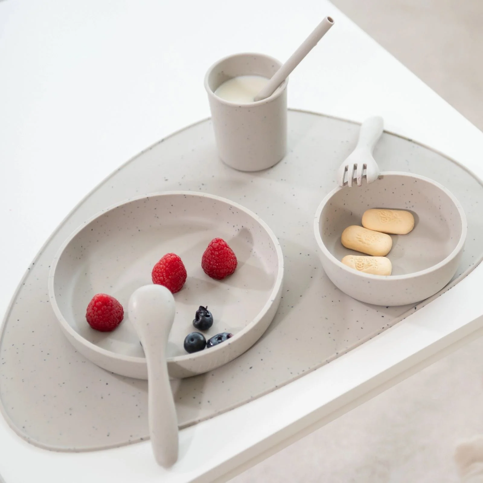 Set de alimentatie din silicon KikkaBoo Platinum Sand, 5 piese foto