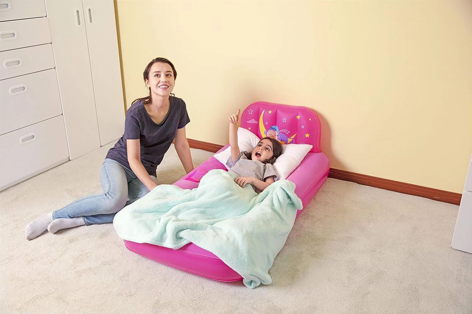 Saltea gonflabila p/u copii Bestway cu spatar si proiector Pink, 76х132х46cm foto
