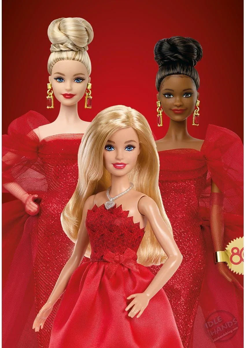 Papusa Barbie in rochie rosu rubin, editia 80 de ani foto