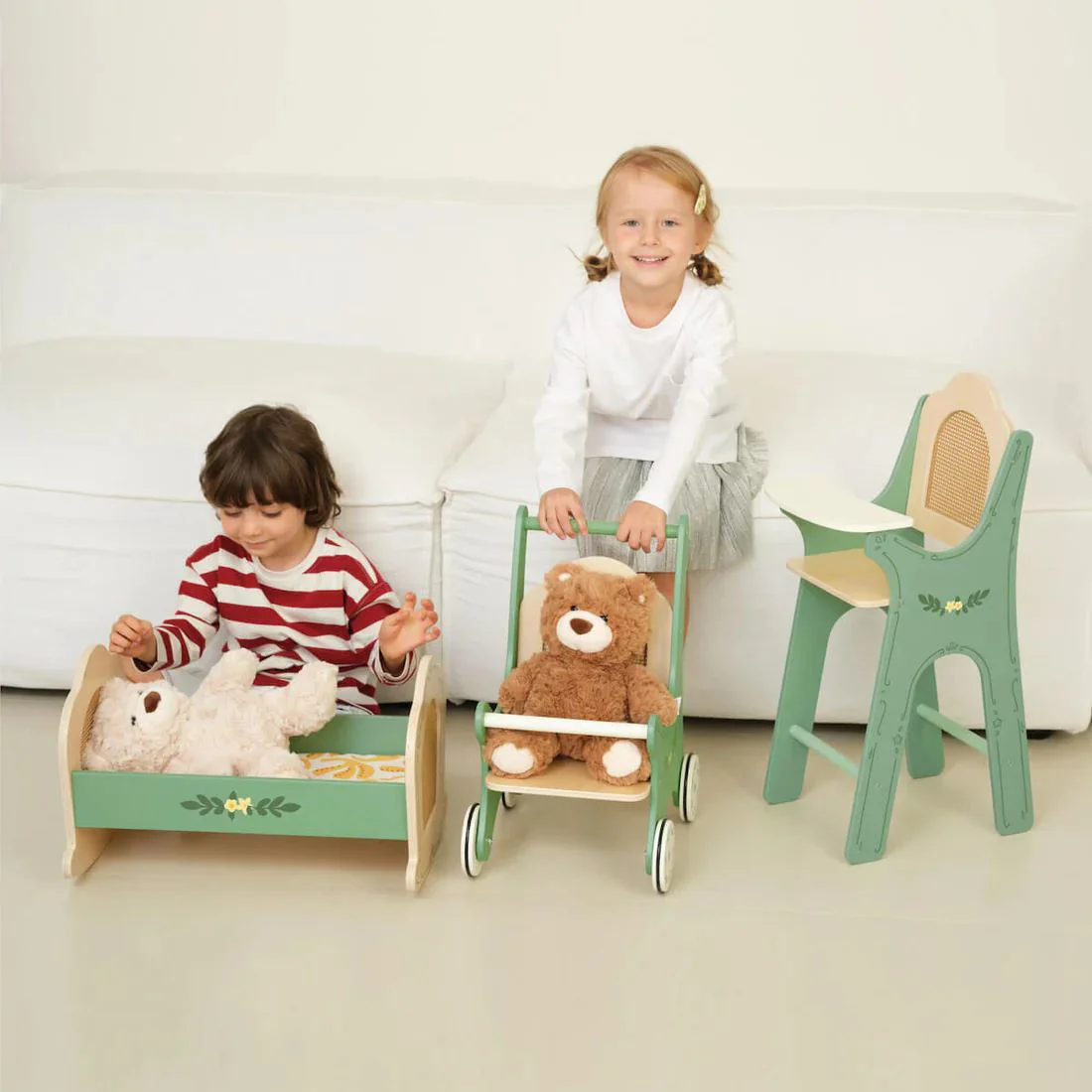 Pat din lemn pentru papusi Classic World foto