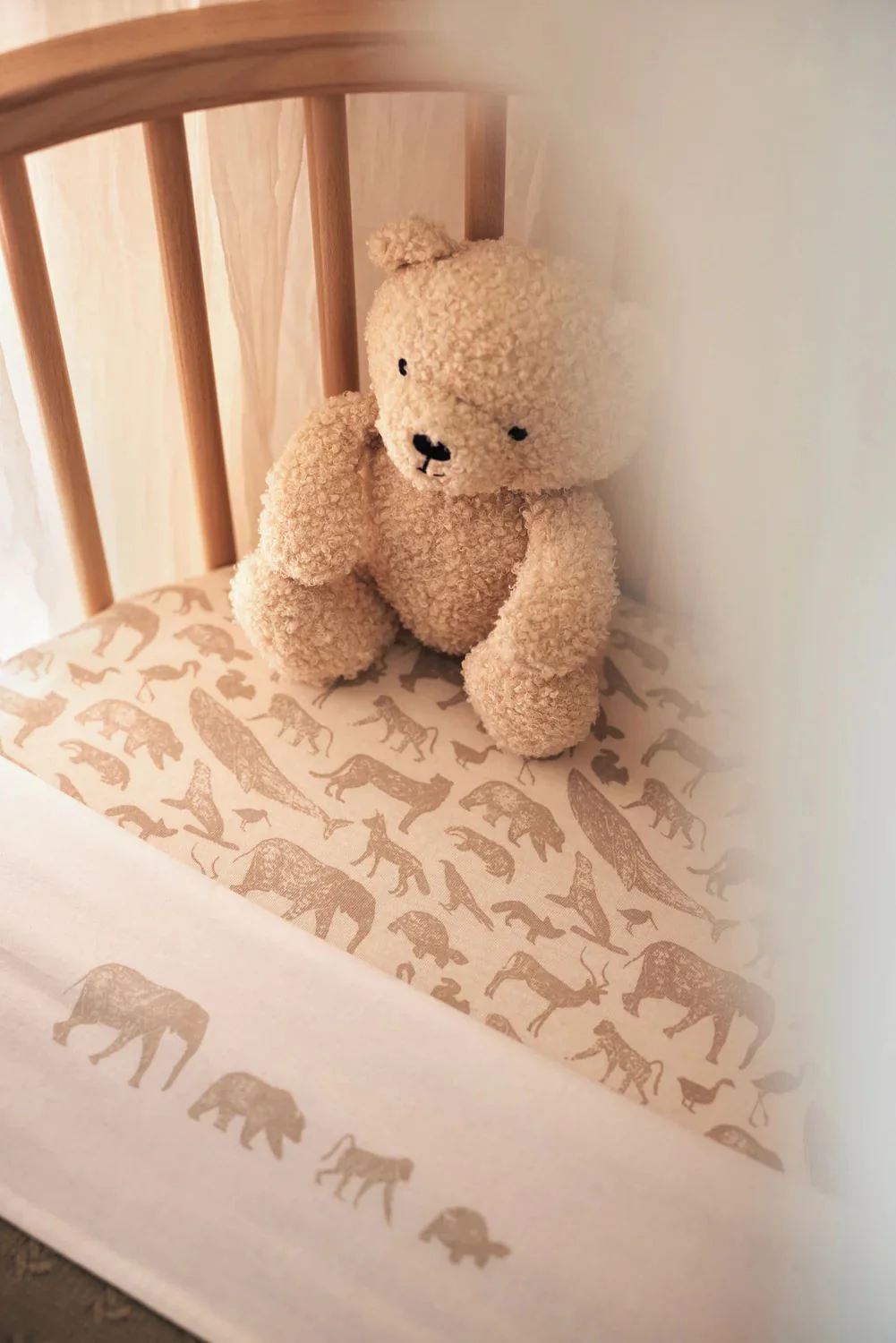 Простыня на резинке Jollein Jersey Animals Nougat, 40/50x80/90 см foto