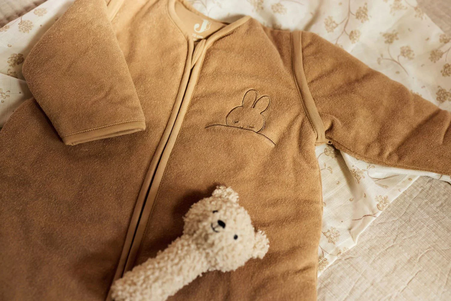 Sac de dormit cu maneci detasabile Jollein Sleepy Miffy Biscuit, 90 cm foto