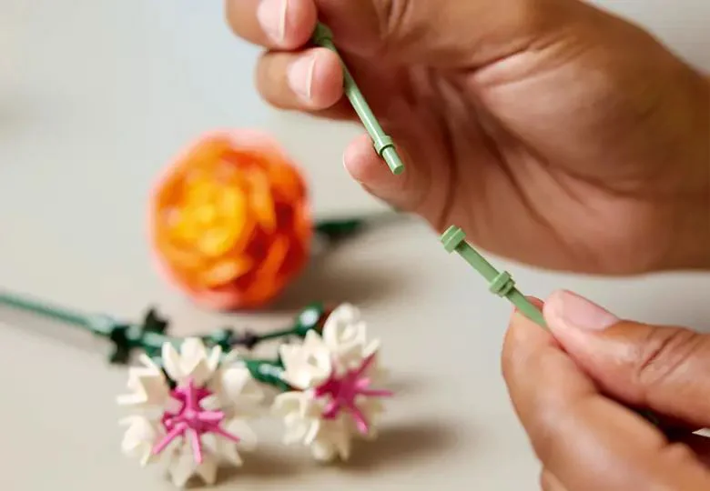 LEGO Botanicals - Букет Pretty Pink, 749 эл. foto