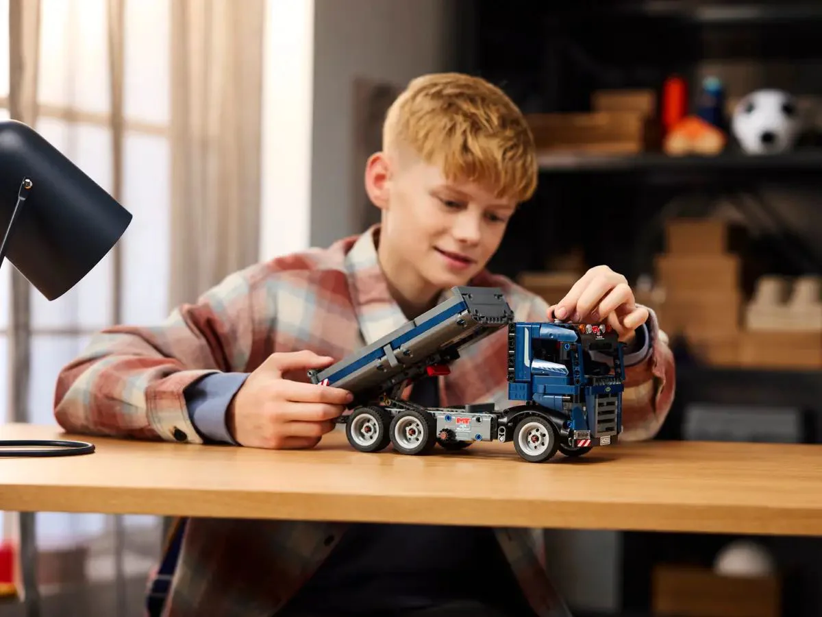 LEGO Technic - Самосвал с опрокидывающимся кузовом, 462 эл. foto