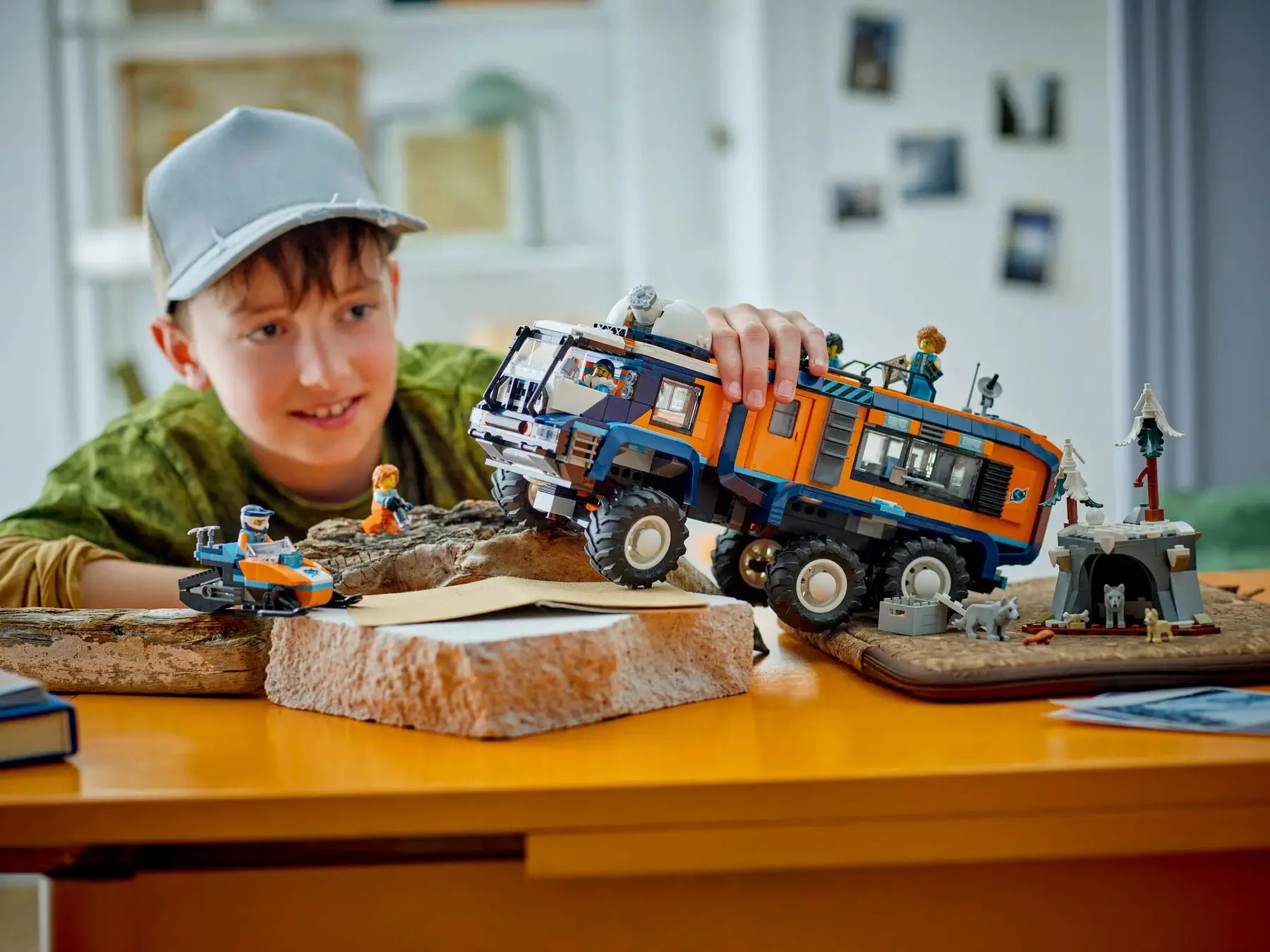 LEGO City - Camion laboratorul polar Arctic Explorer Science Lab, 1064 el. foto