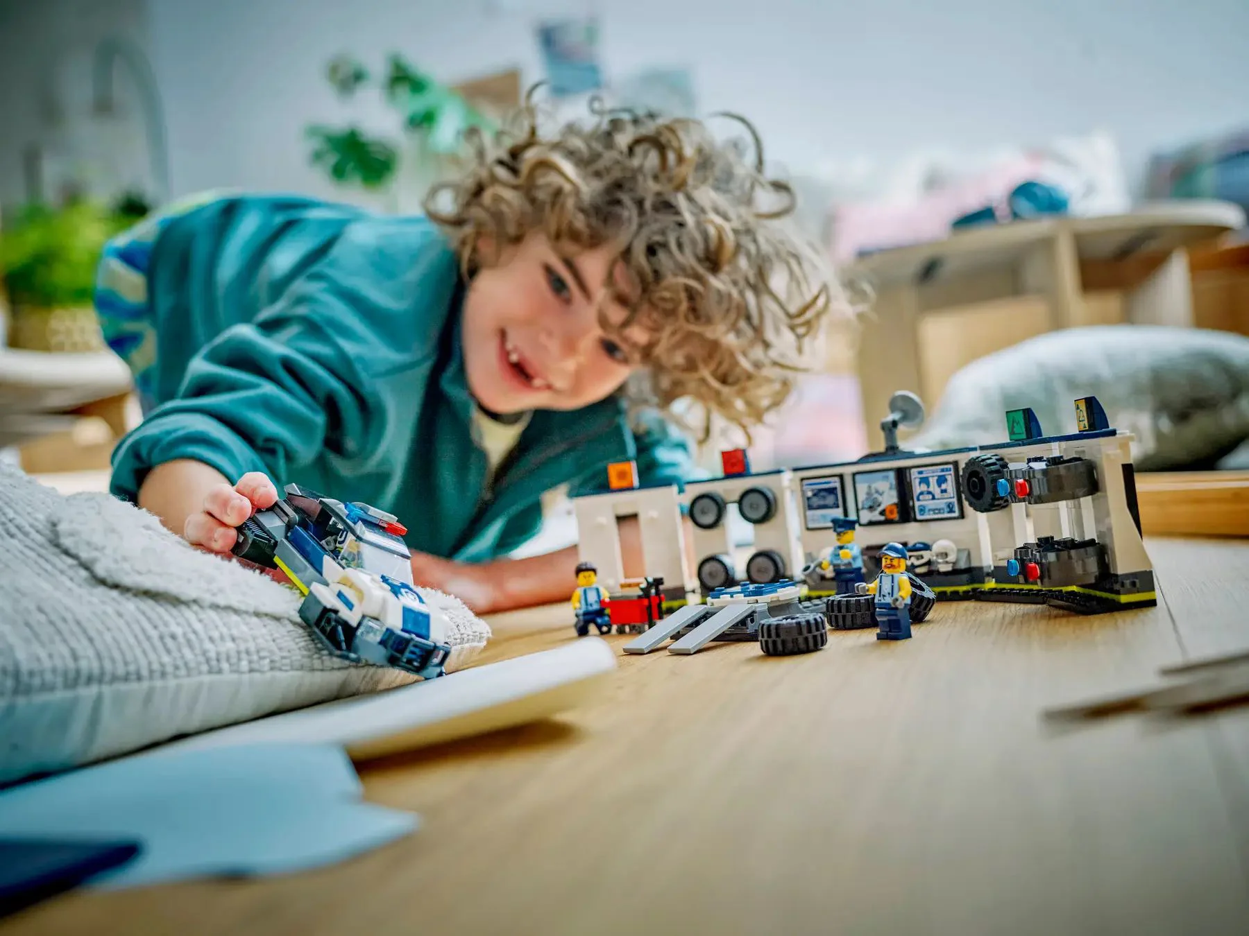 LEGO City - Garaj pentru masina de politie Police Car Garage, 489 el. foto