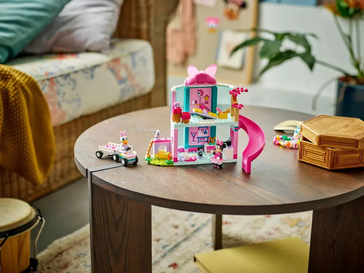 LEGO Disney - Гостиница для питомцев Минни, 161 эл. foto