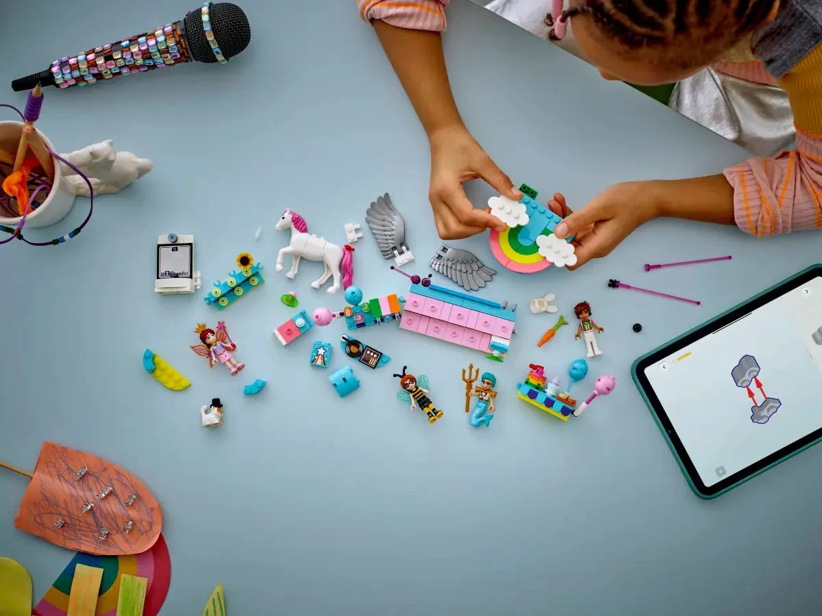 LEGO Friends - Petrecere costumata cu unicorni si zane, 261 el. foto
