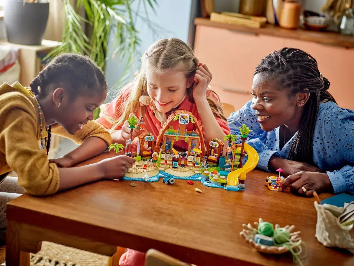 LEGO Friends - Vacanta in familie Beach Resort, 1140 el. foto