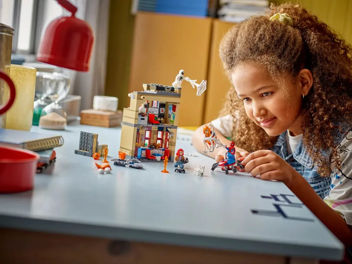 LEGO Marvel - Apartamentul lui Peter Parker, 394 el. foto