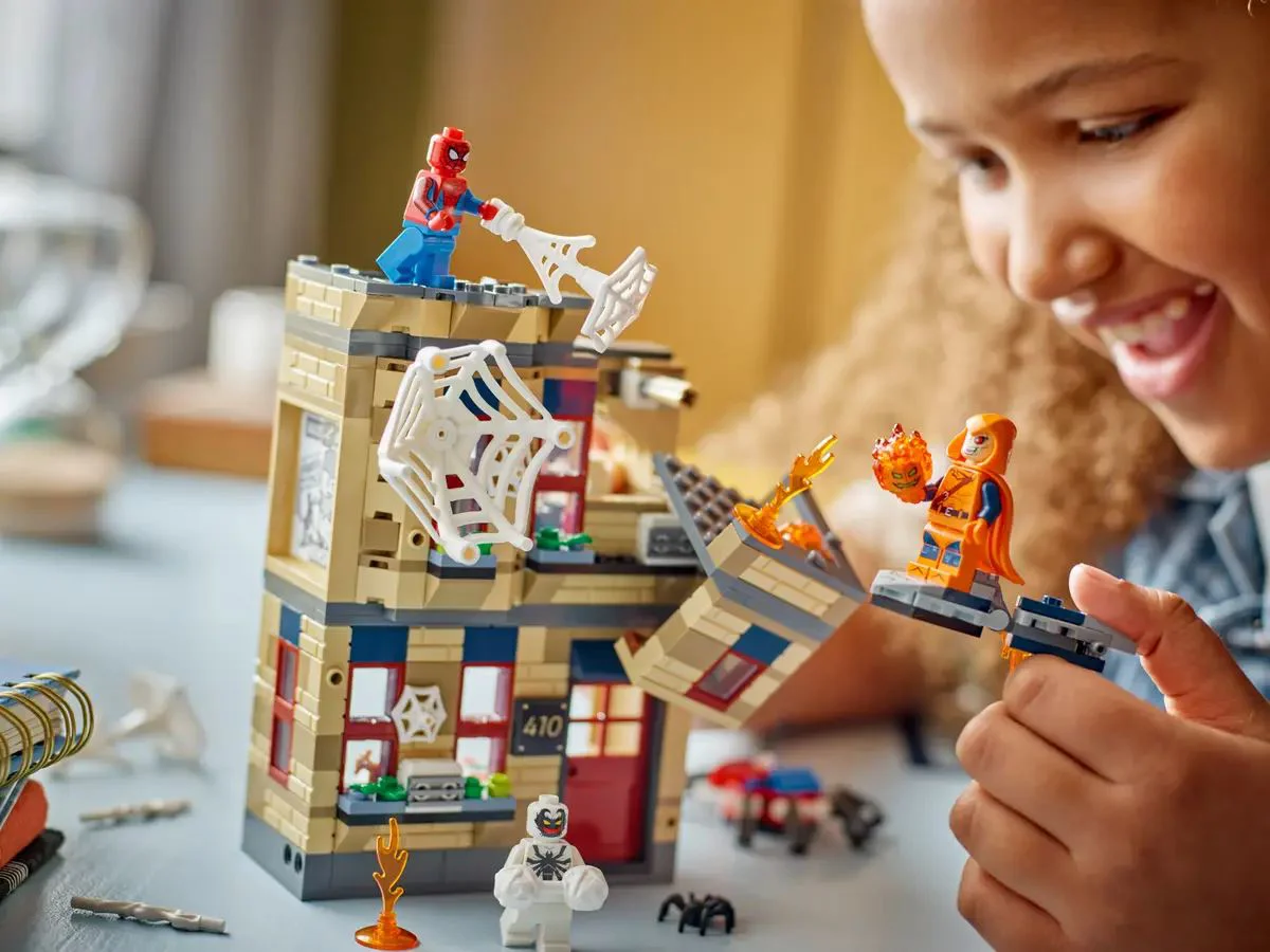 LEGO Marvel - Apartamentul lui Peter Parker, 394 el. foto
