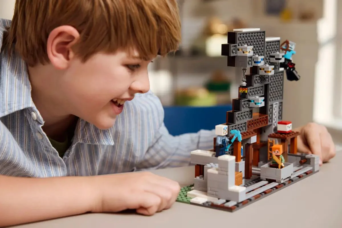 LEGO Minecraft - Шахта Pickaxe, 530 эл. foto