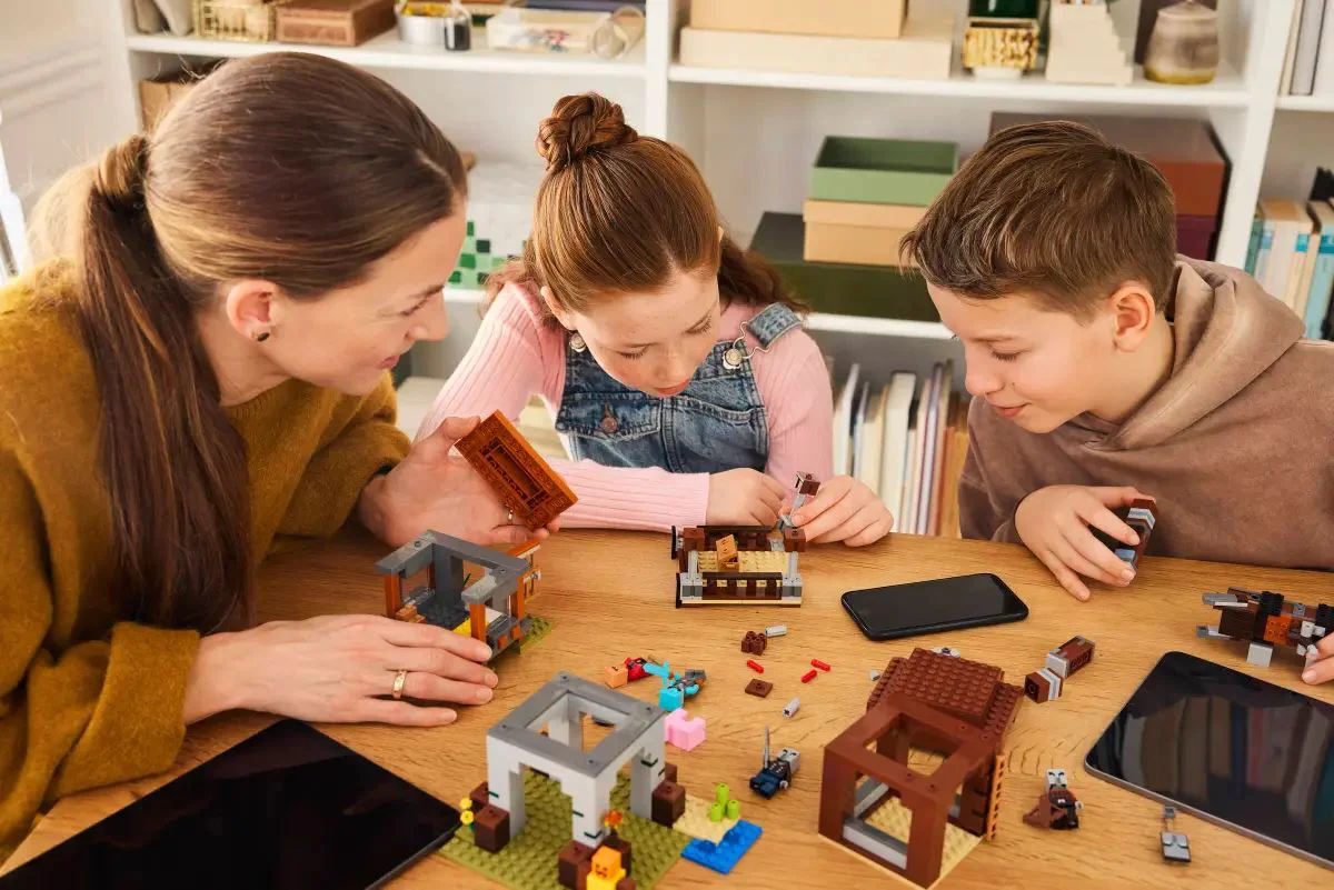 LEGO Minecraft - Аванпост грабителей и Раваджер, 665 эл. foto