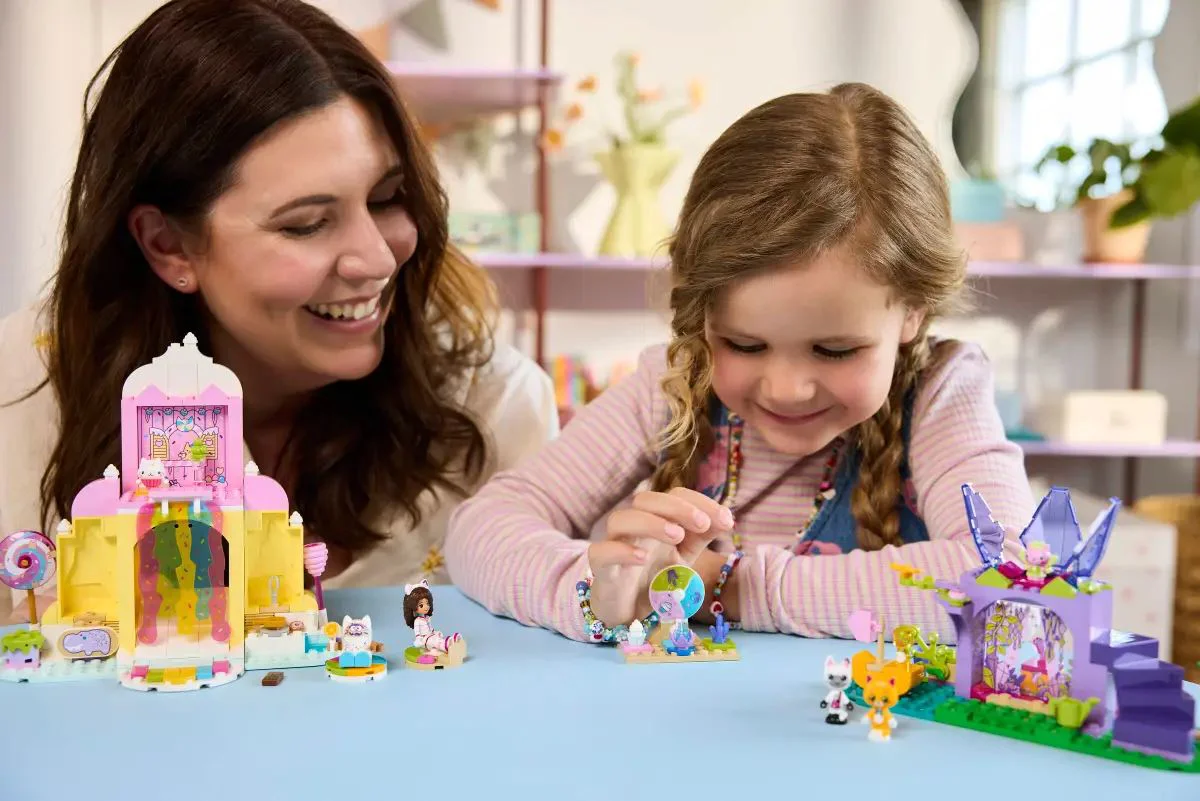 LEGO Gabby's Dollhouse - Гора сладостей & Сад Китти, 263 эл. foto