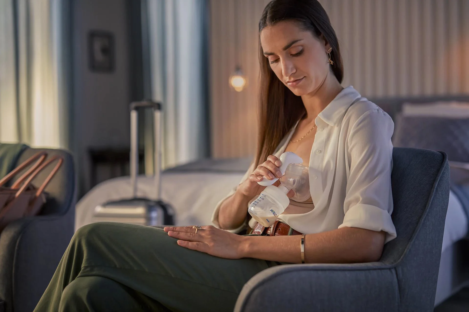 Ручной молокоотсос Philips Avent с контейнерами для хранения foto