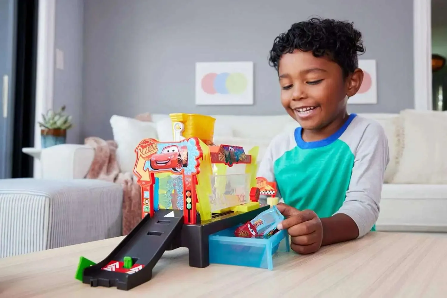 Set de joaca Hot Wheels "Spalatorie auto"cu Fulger McQueen foto