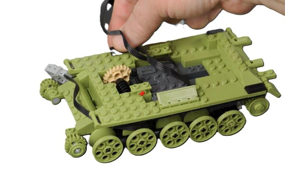 Set de constructie Sluban cu telecomanda Tanc Т-34, scara 1:35, 873 piese foto