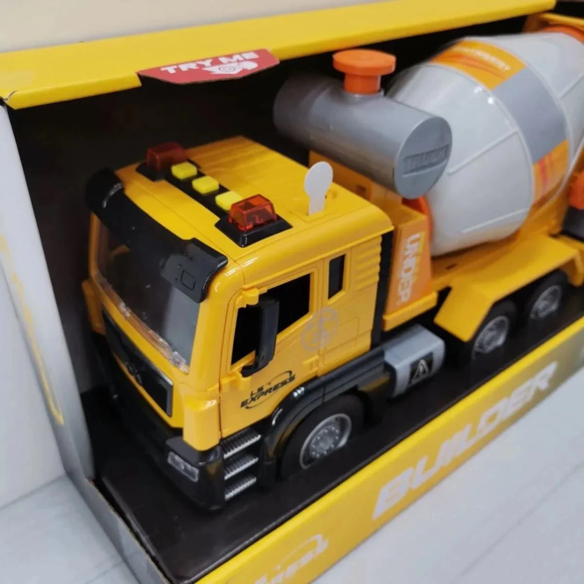 Camion-betonier Wenyi cu frictiune, 1:10 foto
