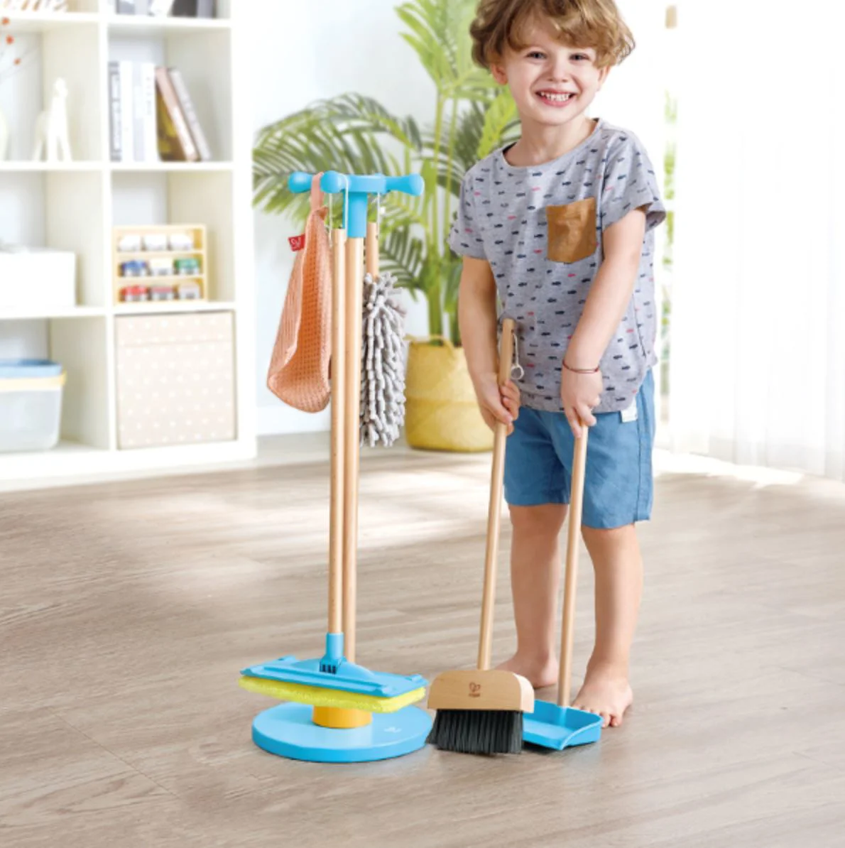 Игровой набор Hape Инструменты для уборки foto