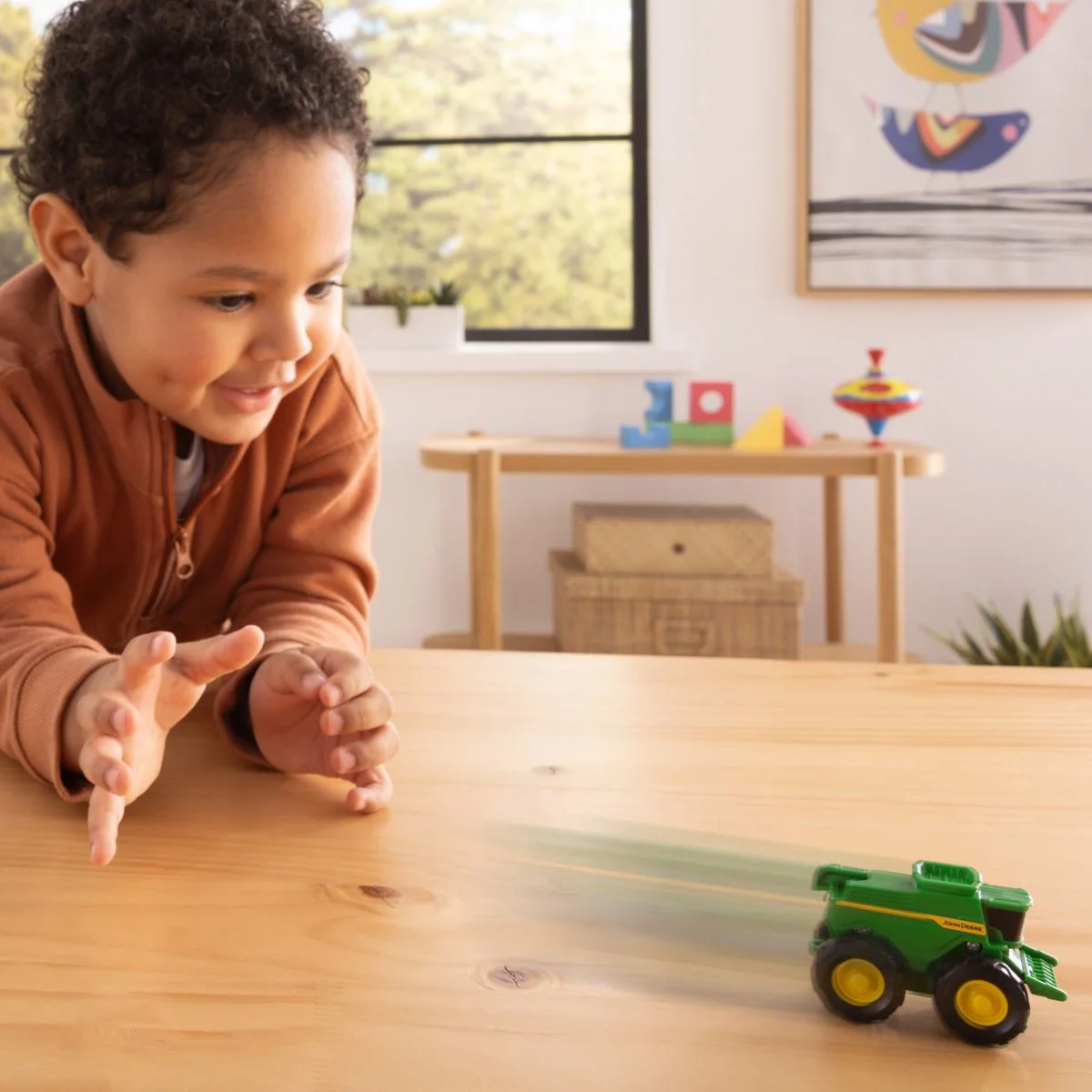 Ou surpriza cu tractor John Deere Mini foto