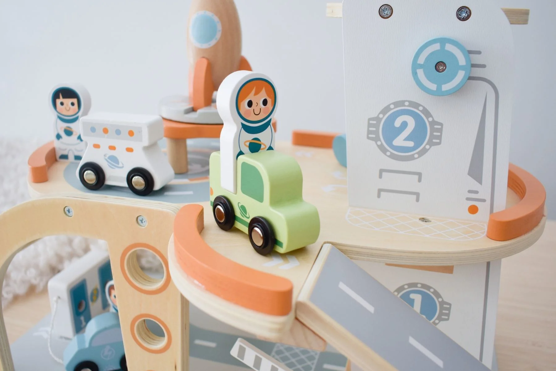 Деревянный игровой набор Tooky Toy «Космическая станция» foto