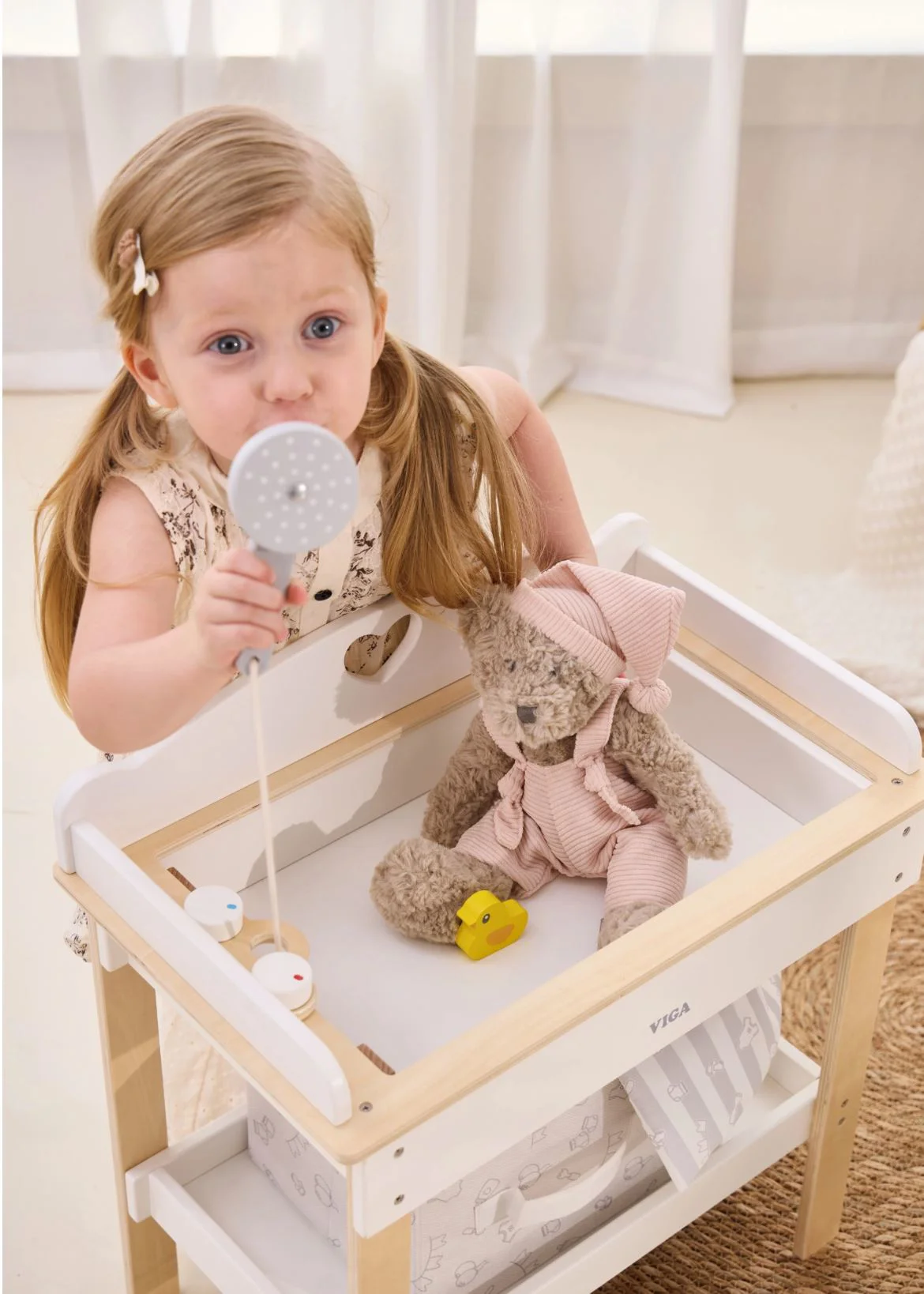 Jucarie din lemn 2 in 1 Viga Toys Masa de schimb pentru papusi foto