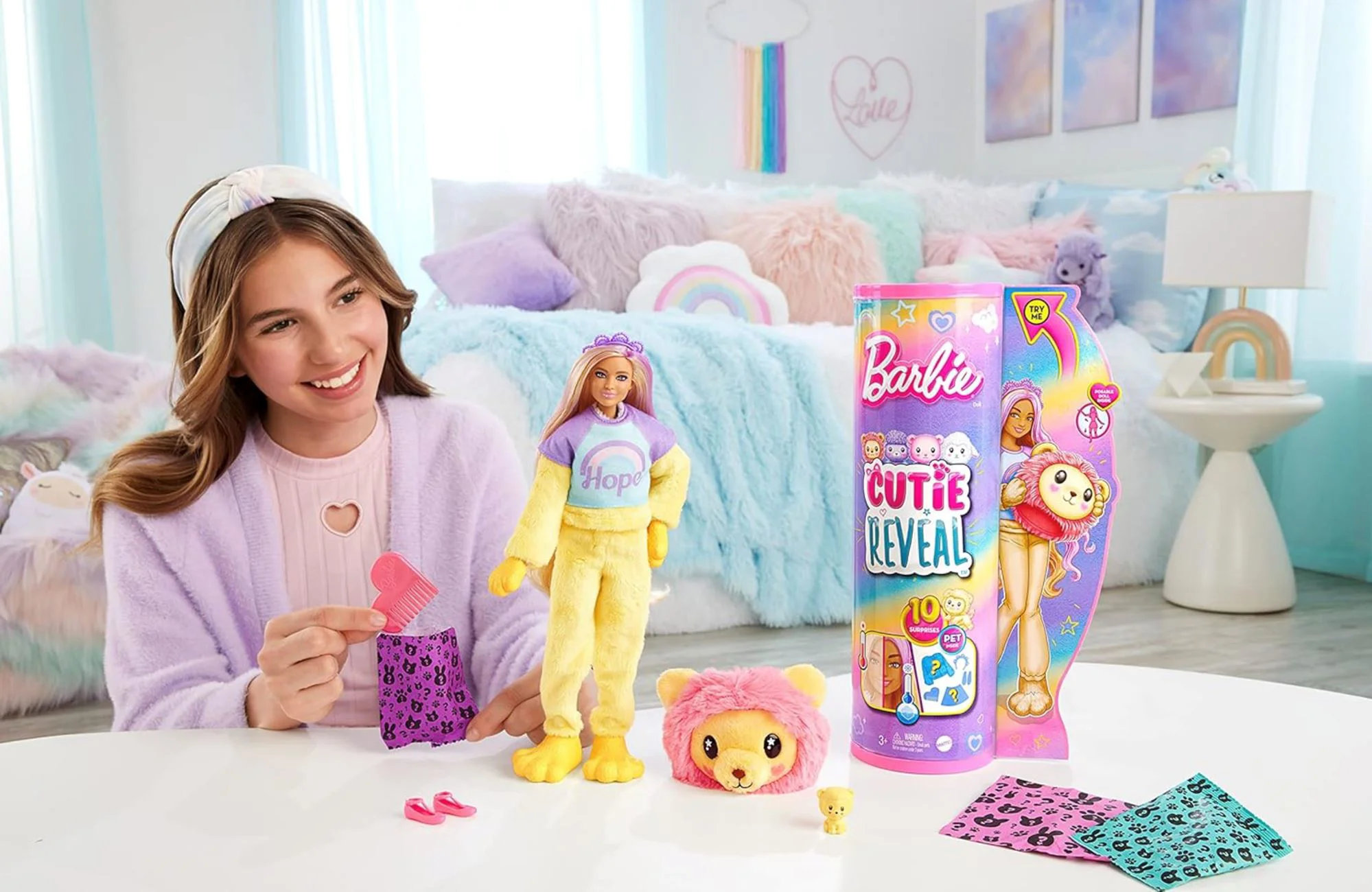 Papusa Barbie intr-un costum de leu, cu surprize foto