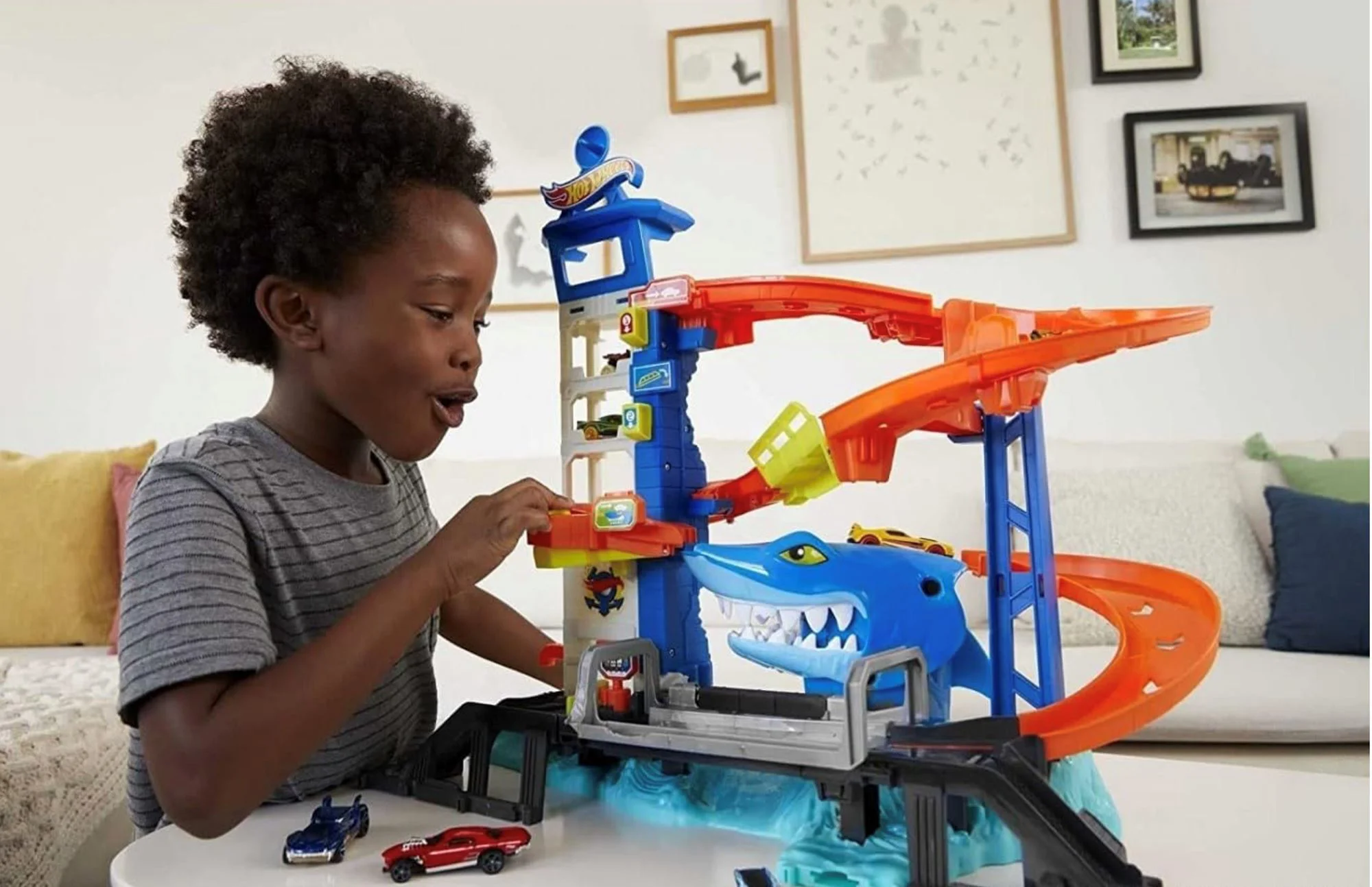Set de joaca Hot Wheels Atacul rechinului foto