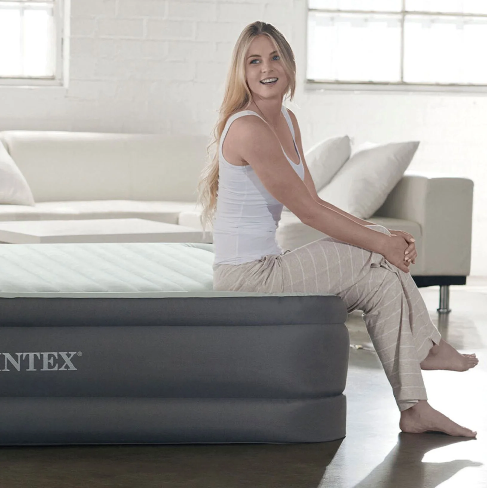 Надувная кровать INTEX Velur PremAire I, 152x203x46 см со встроенным насосом foto