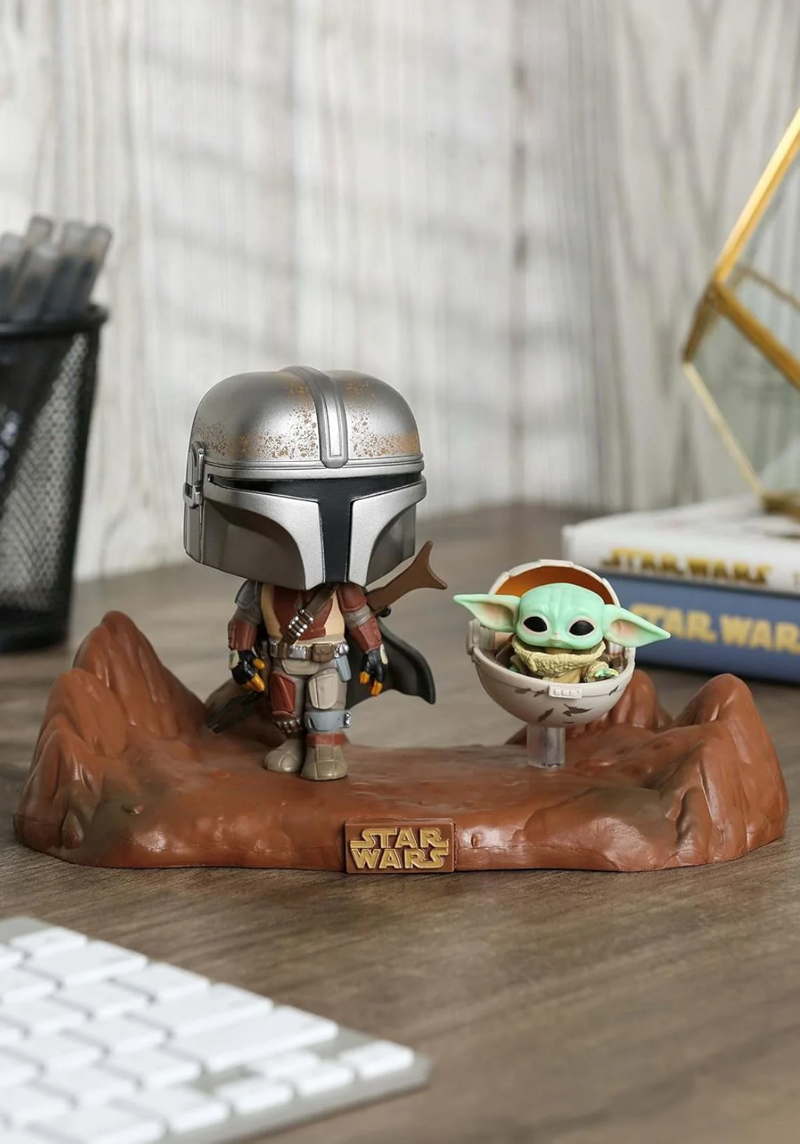 Figurina Funko Pop Mandalorianul cu copilasul foto
