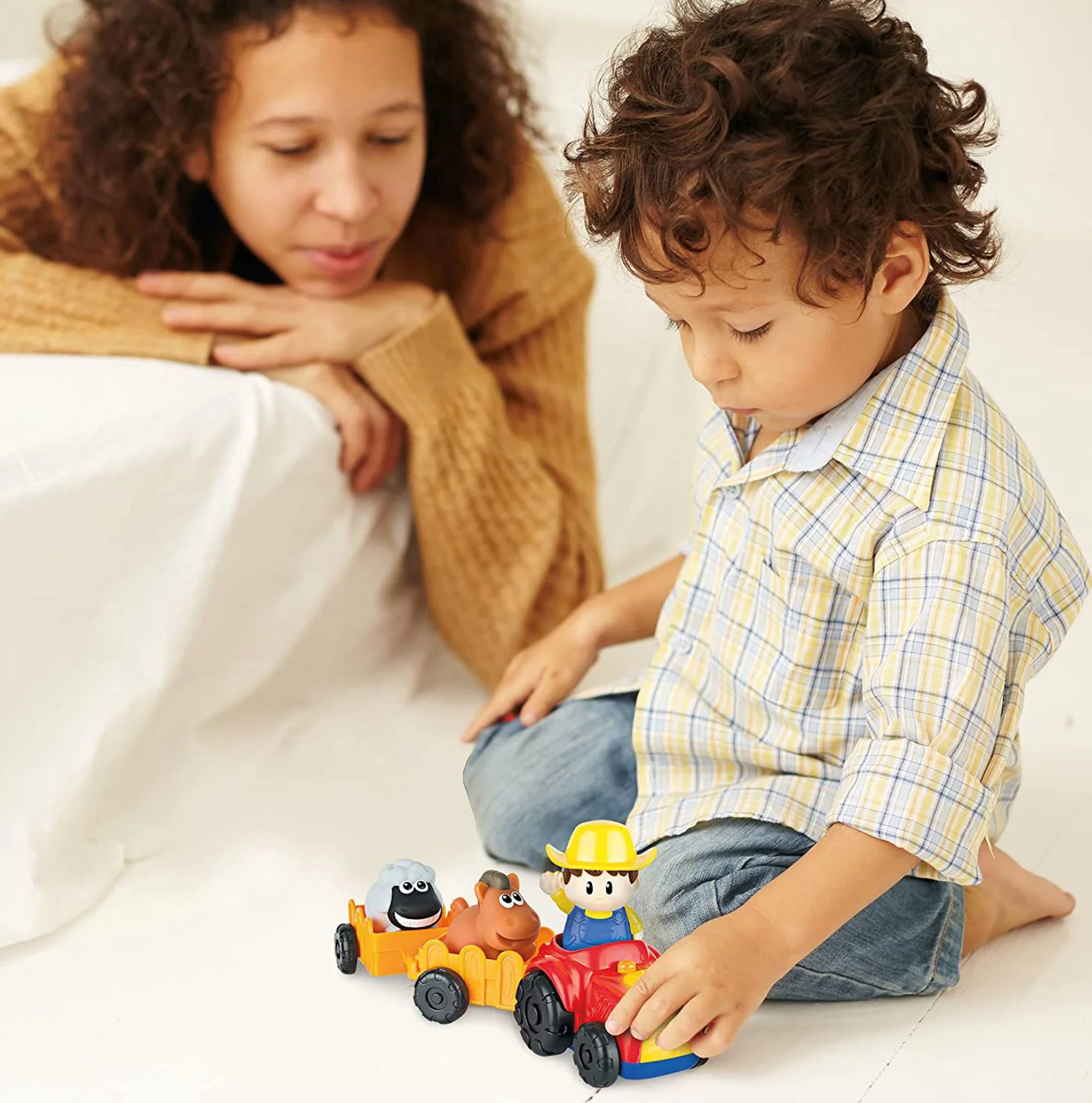 Set de joaca Winfun Tractor cu remorca, figurine fermier si animale, sunete si lumini foto