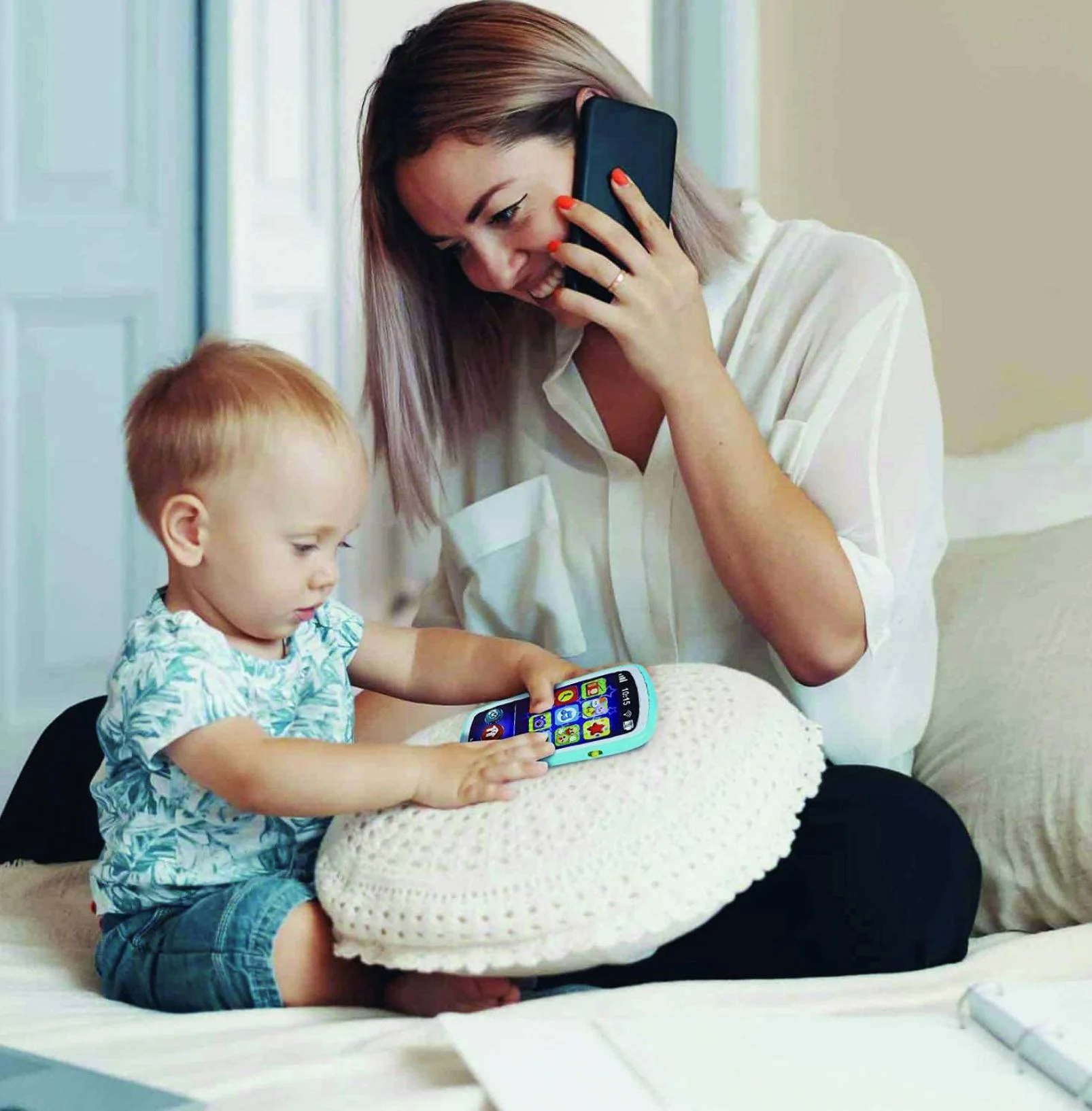 Интерактивная игрушка Winfun Смартфон со звуками и светом, английский язык foto