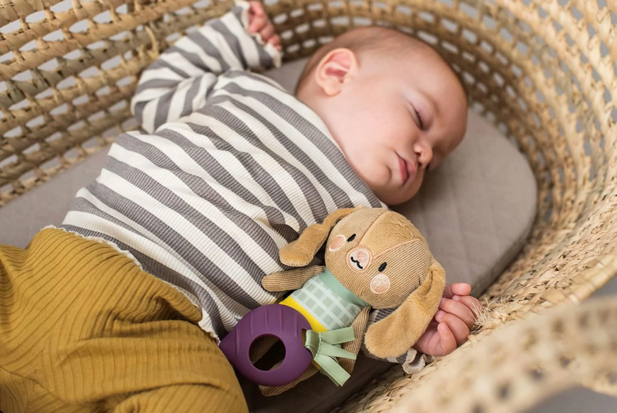 Jucarie de agatat Taf Toys Iepuras Jenny cu inel foto