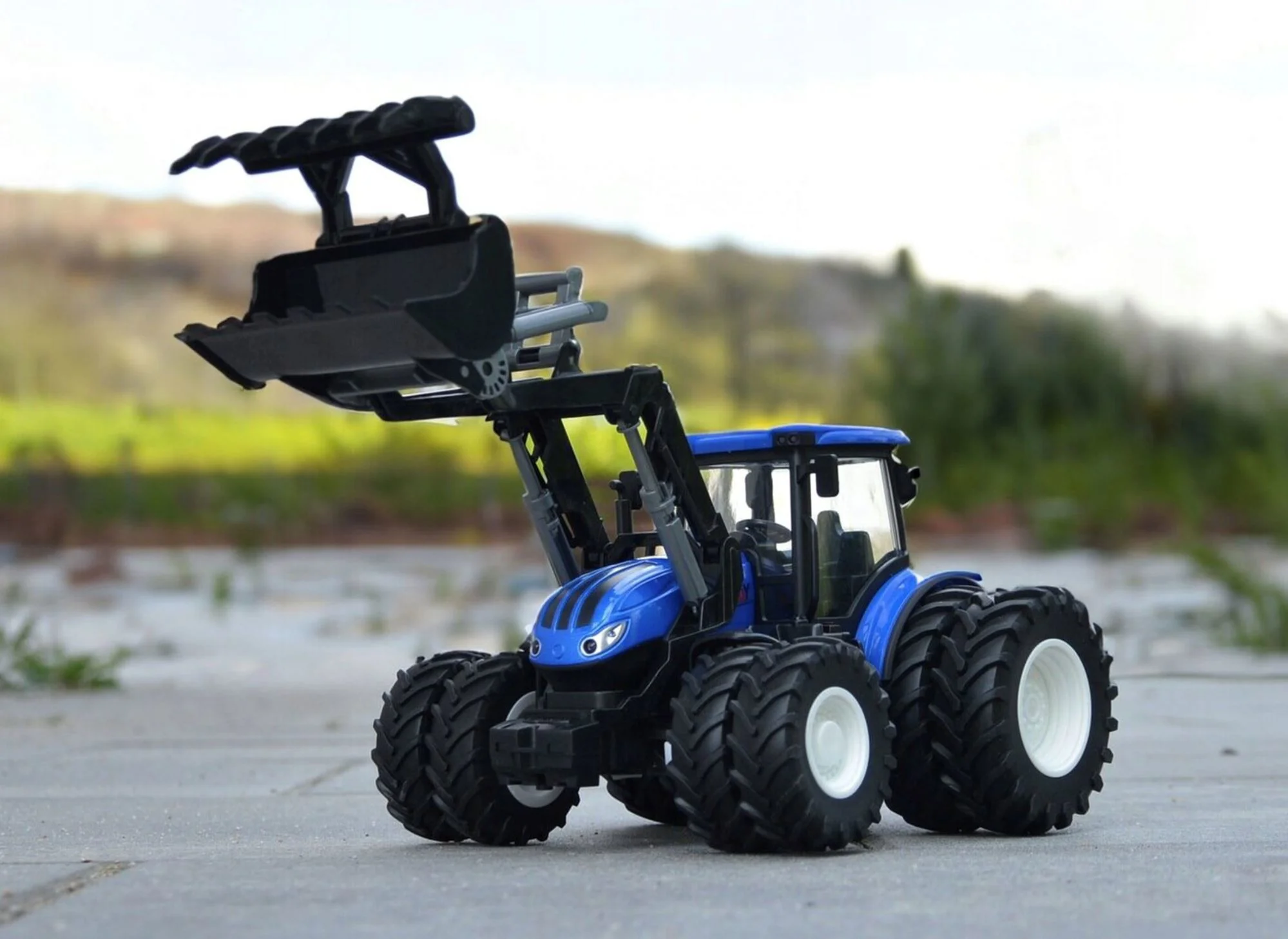 Masina cu telecomanda Essa Toys Tractor cu dispozitiv de ridicare frontal, 1:24 foto
