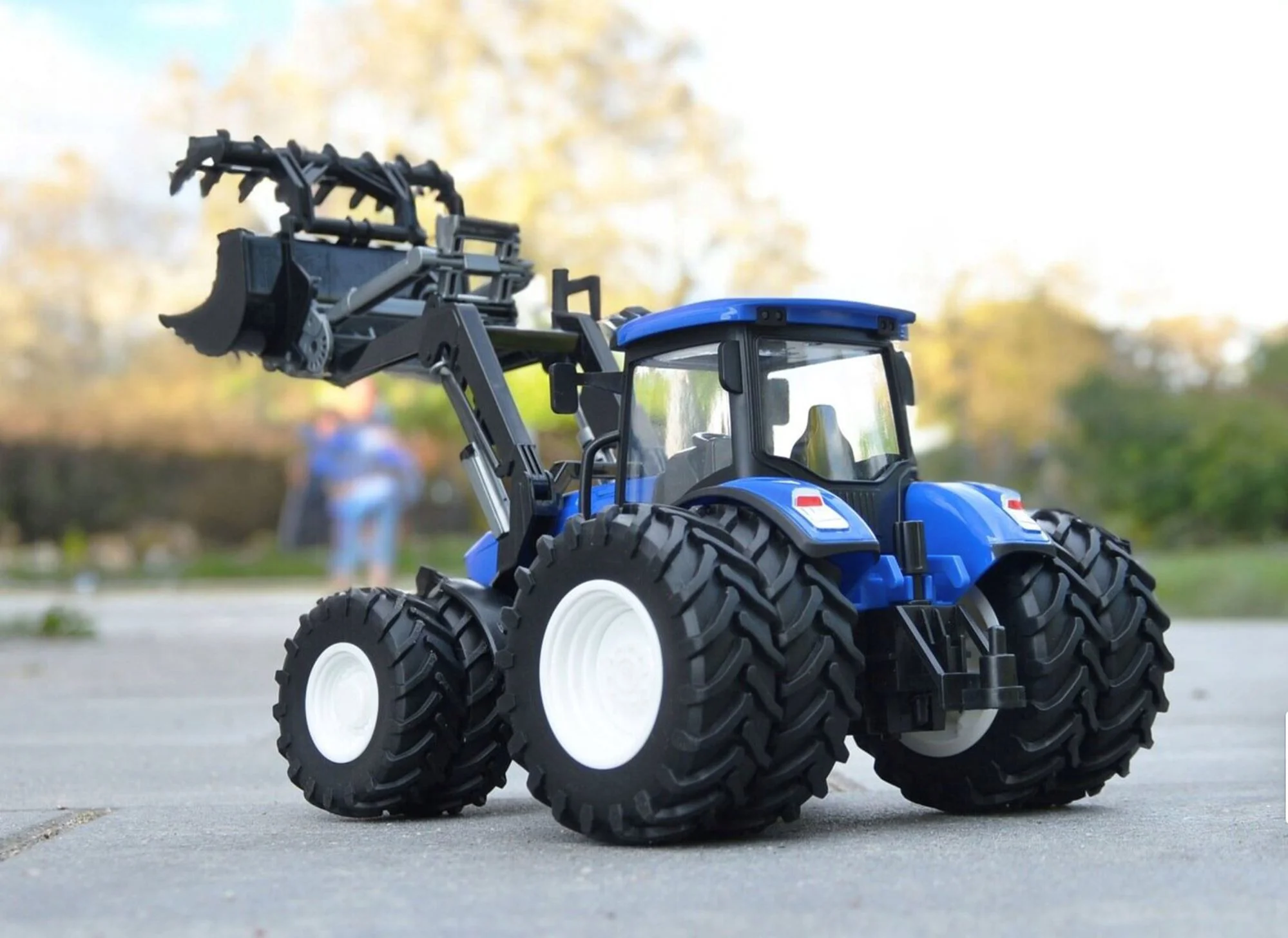 Masina cu telecomanda Essa Toys Tractor cu dispozitiv de ridicare frontal, 1:24 foto