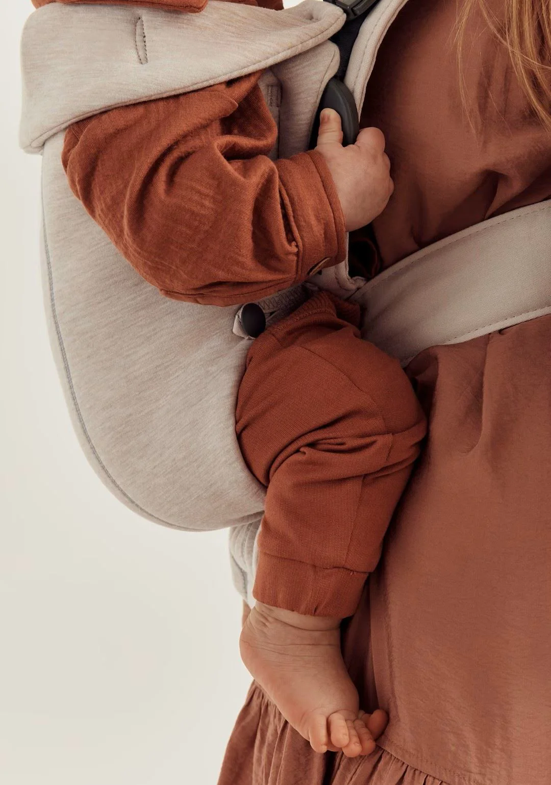 Marsupiu anatomic BabyBjorn Mini Light Beige cu pozitii multiple de purtare, 3D Jersey foto