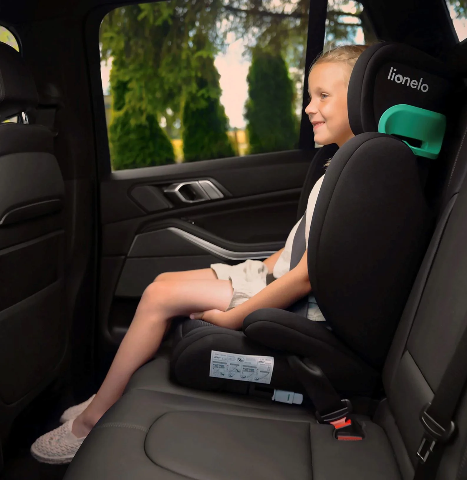 Автокресло Lionelo Isofix Hugo Черно/Розовое foto