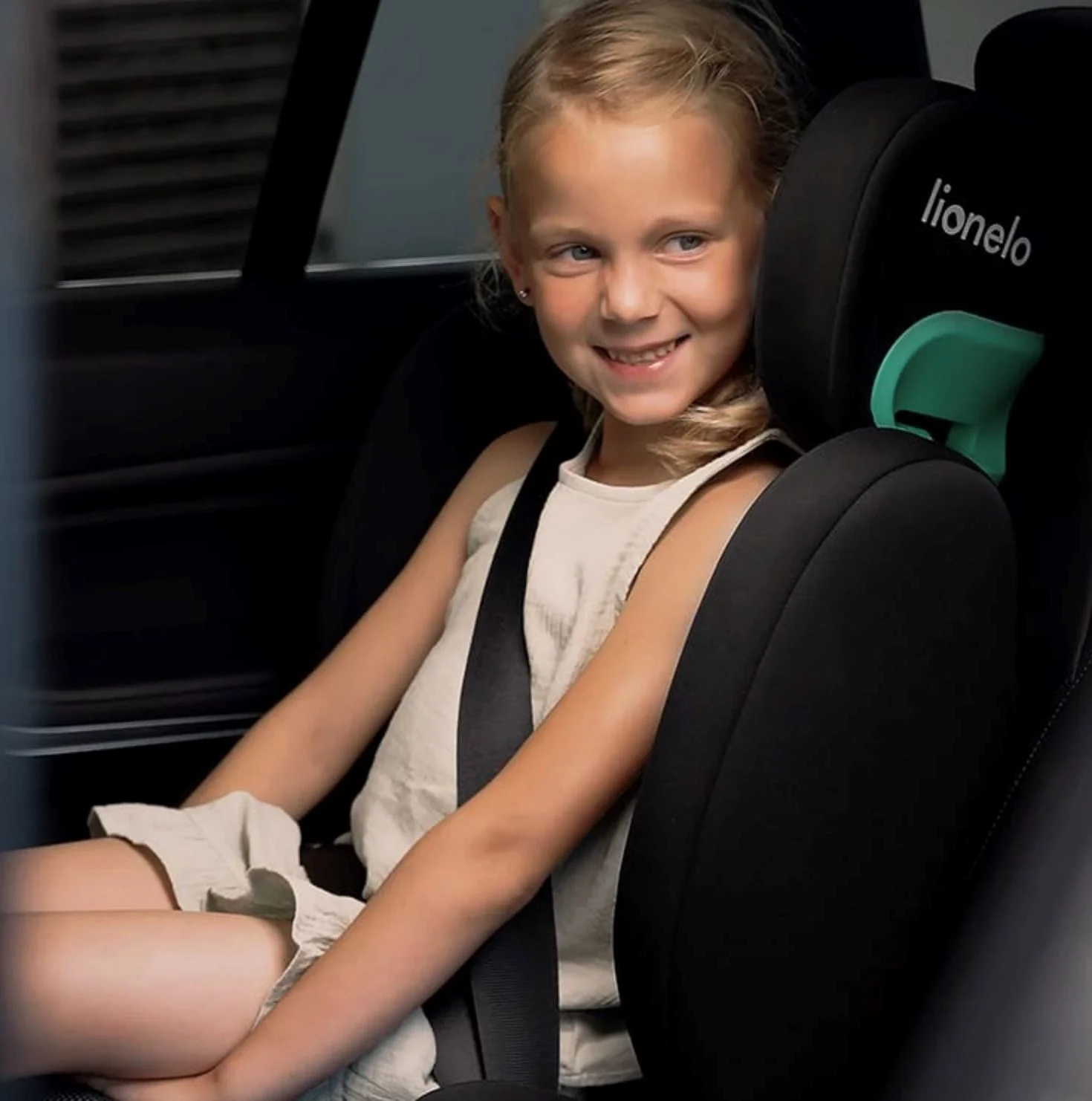 Автокресло Lionelo Isofix Hugo Черно/Розовое foto
