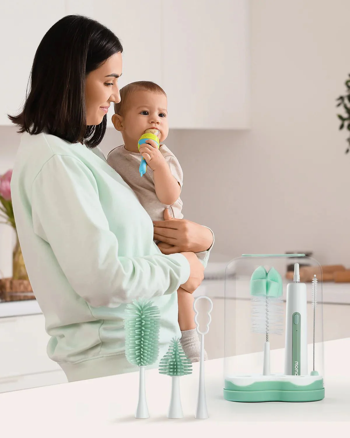 Set pentru curatarea biberoanelor 7 in 1 cu perie electrica Momcozy Green foto