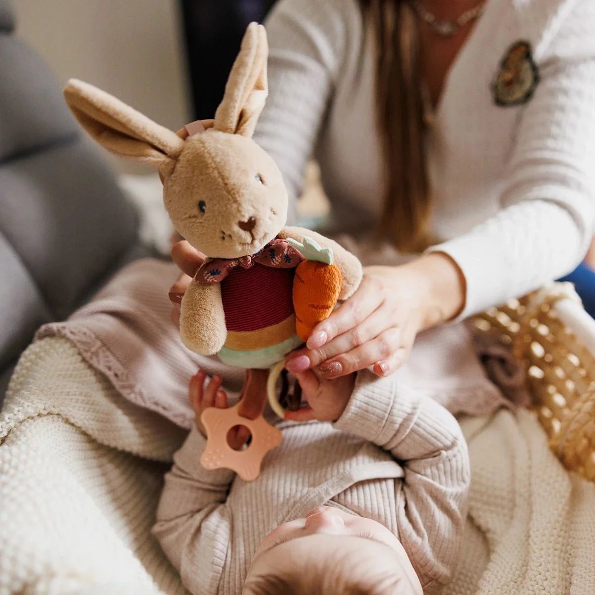 Мягкая сенсорная игрушка BabyOno Rabbit Karo foto