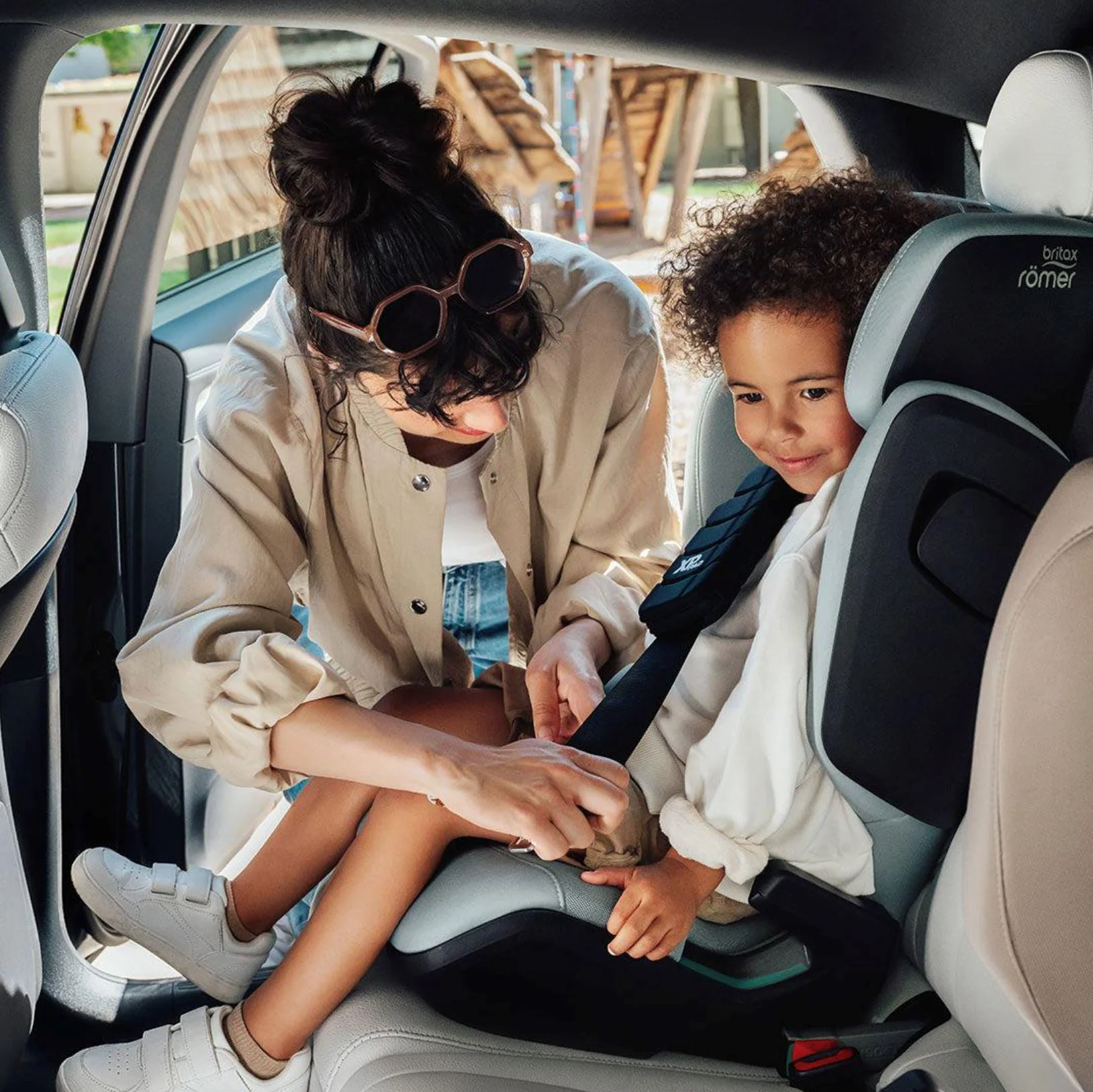 Автокресло для детей Britax Römer Kidfix Pro Carbon Черный foto