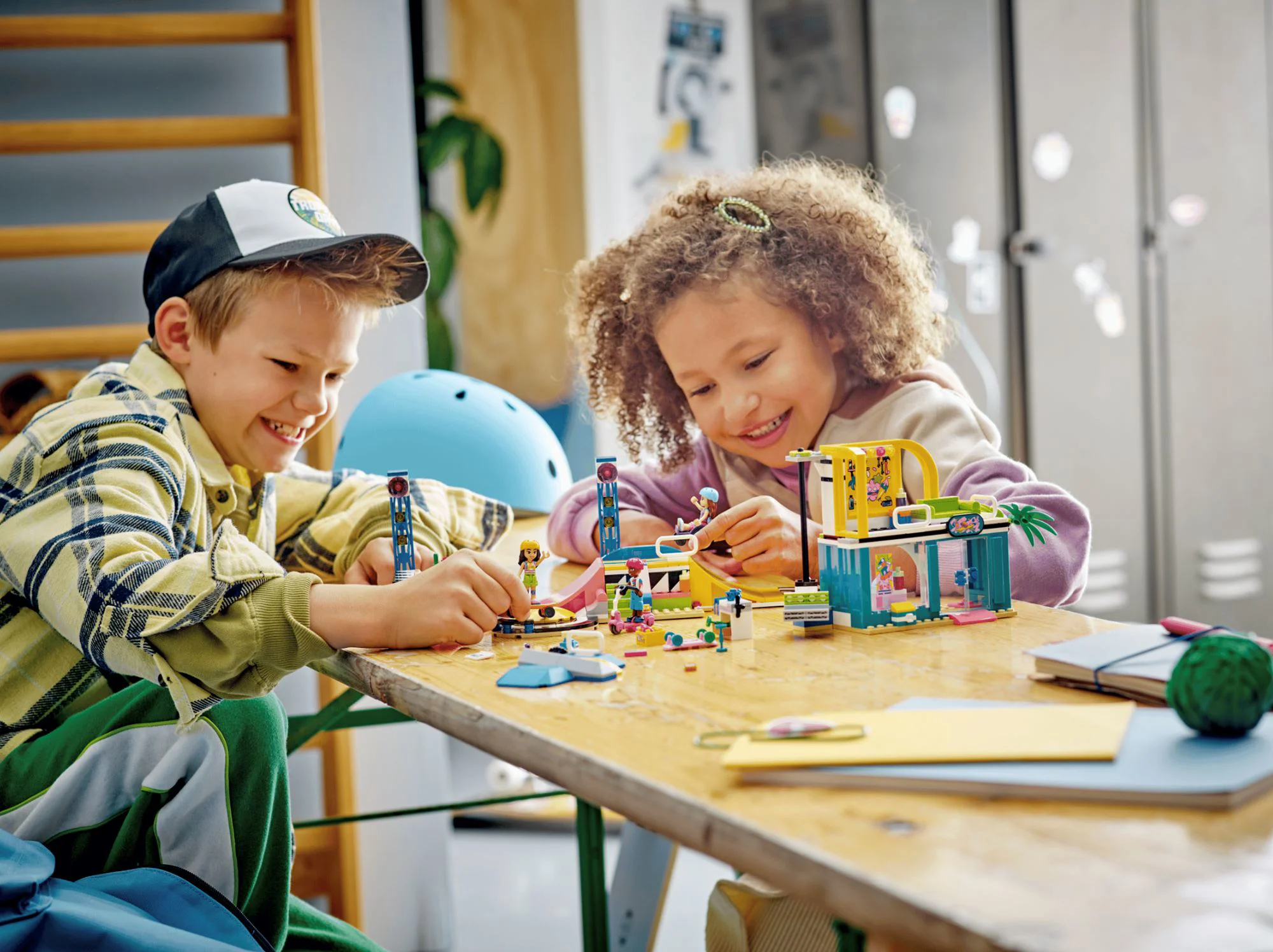 Set de constructie Lego Friends Skate Park, 431 el. foto