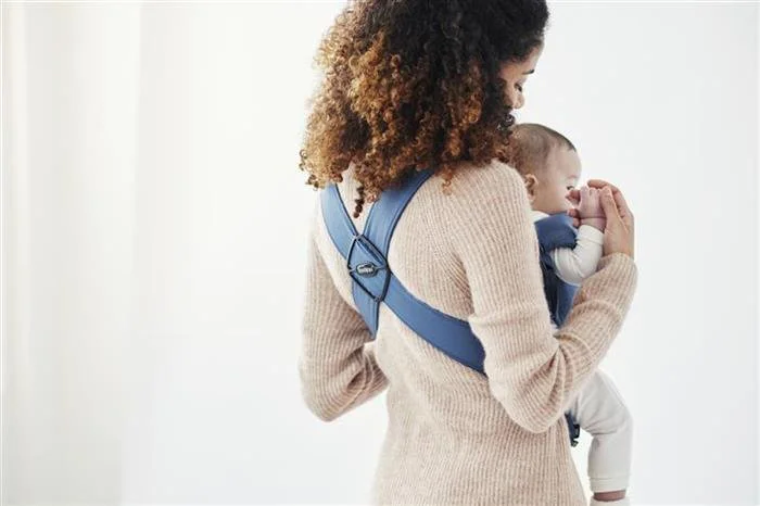 Marsupiu anatomic BabyBjorn Mini Vintage Indigo cu pozitii multiple de purtare, bumbac