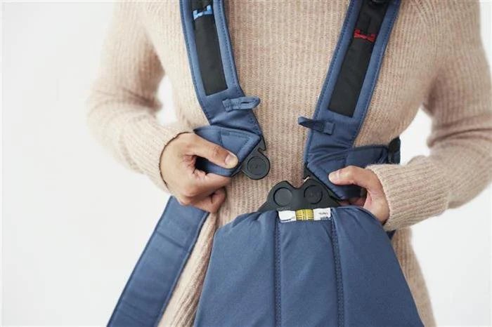 Marsupiu anatomic BabyBjorn Mini Vintage Indigo cu pozitii multiple de purtare, bumbac