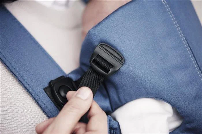 Marsupiu anatomic BabyBjorn Mini Vintage Indigo cu pozitii multiple de purtare, bumbac