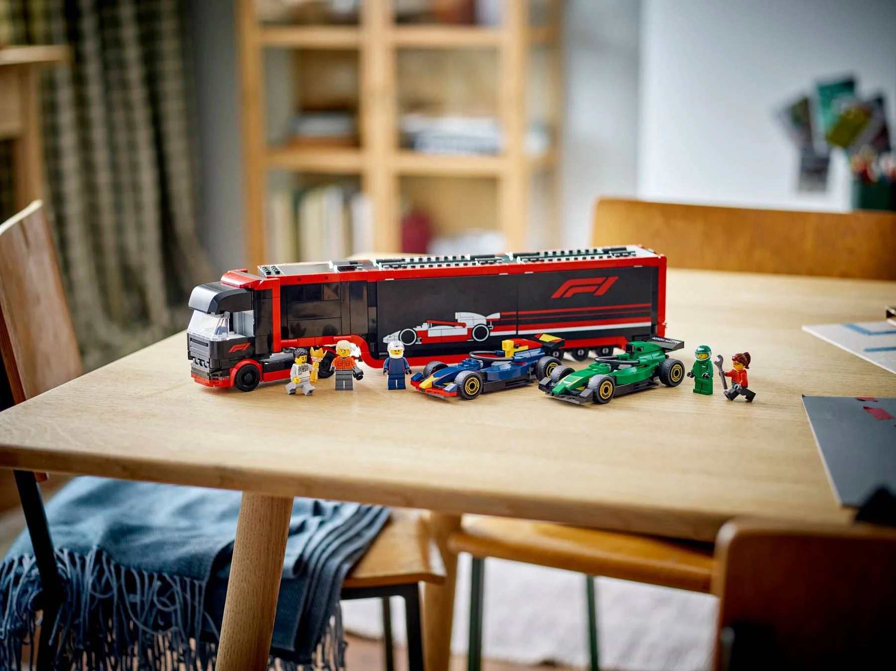 LEGO City - Camion F1 cu masinile RB20 & AMR24 foto