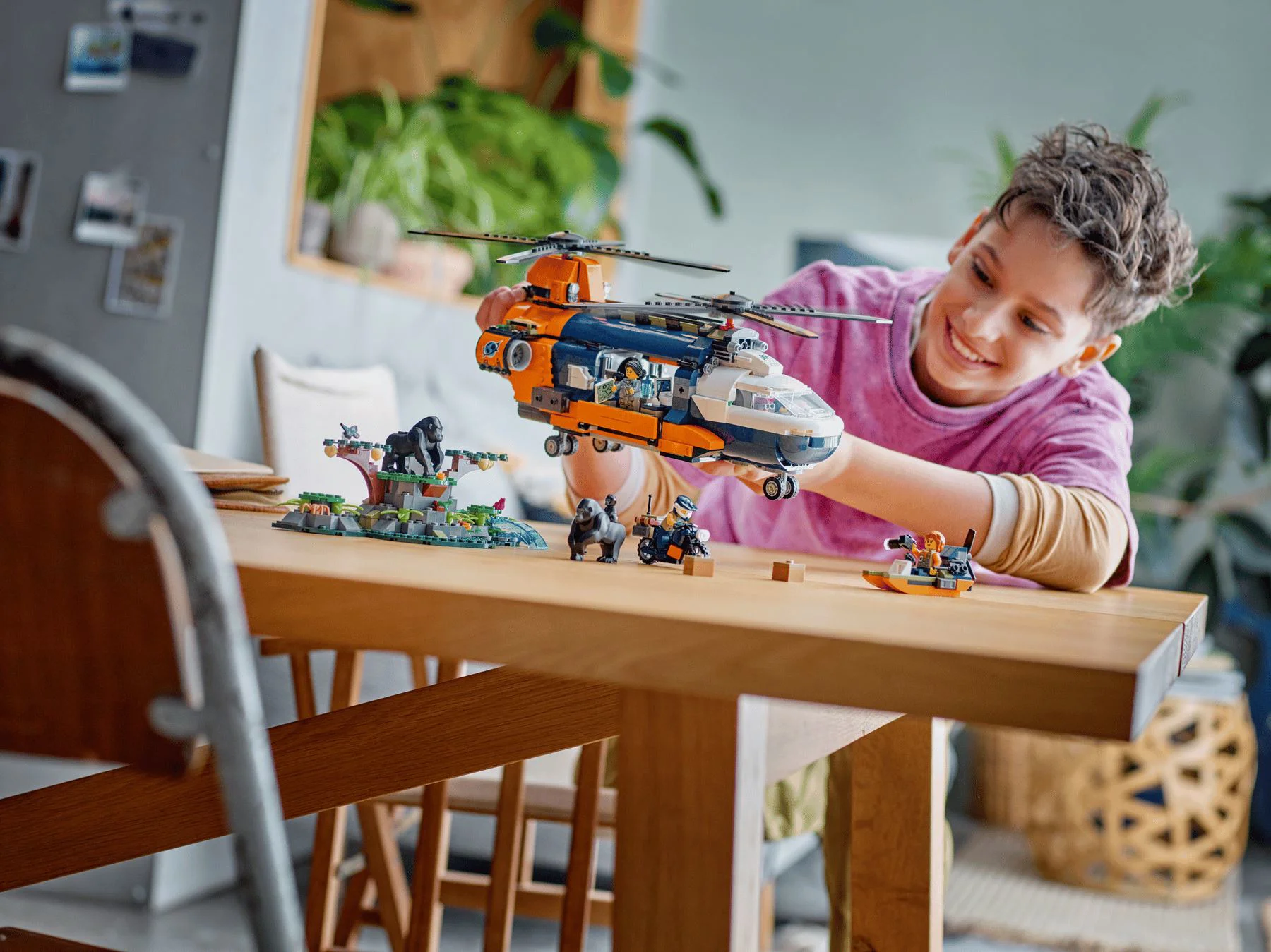 LEGO City - Вертолёт в базовом лагере исследователей джунглей foto