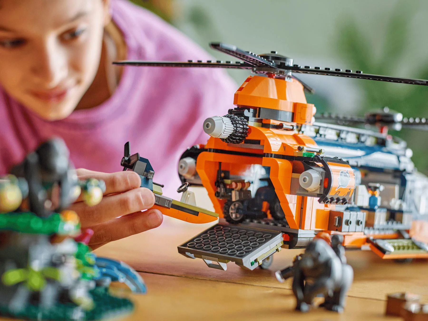 LEGO City - Вертолёт в базовом лагере исследователей джунглей foto